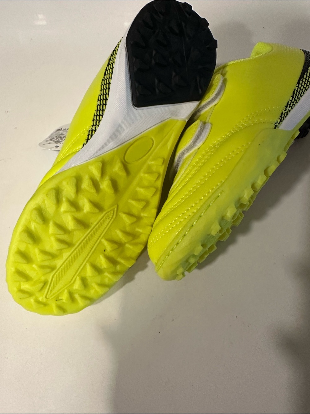 Kids soccer sneakers  Neon Yellow Hook-and-Loop Athletic Shoes, size 32 - Picture 6 of 6